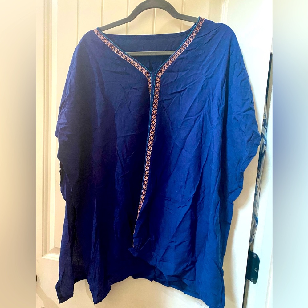 NWT boutique brand embroidered tunic top